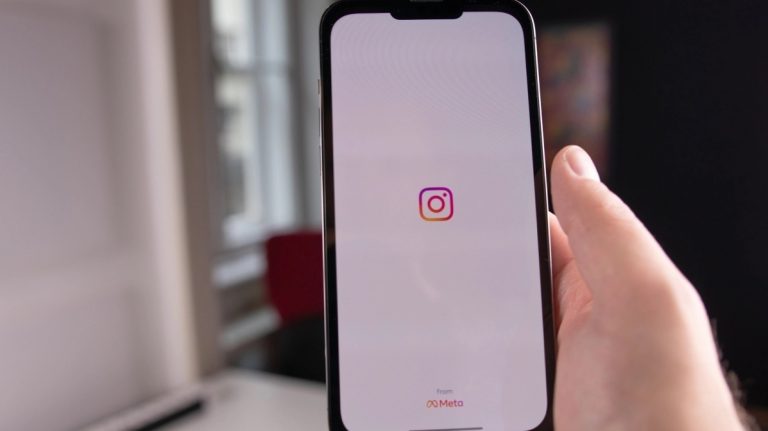 instagram beyaz ekran hatası